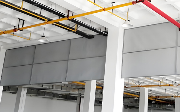 商场防烟分区常闭节点：富平挡烟垂壁高度与控制器接线图解