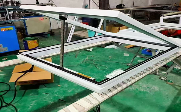 某地下车库出入口富平排烟窗配置工程