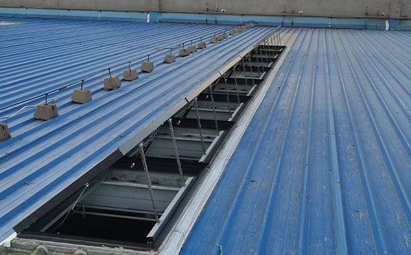 某城市大型商业综合体中庭富平排烟窗工程