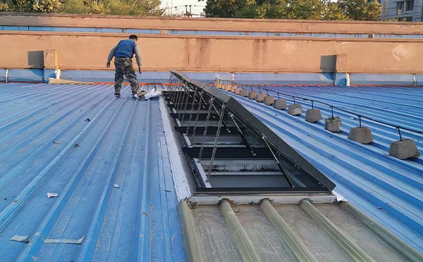 某区域性物流仓储中心富平排烟窗系统安装项目