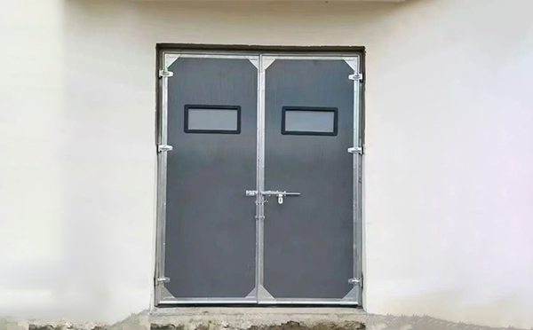 富平工业门在高温作业区域的运行表现